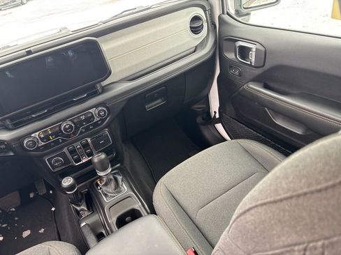 Used 2025 Jeep Wrangler Unlimited Sahara w/ Safety Group image 22