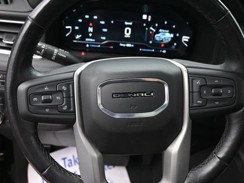 Used 2022 GMC Yukon Denali w/ Denali Ultimate Package AWD/4WD image 28
