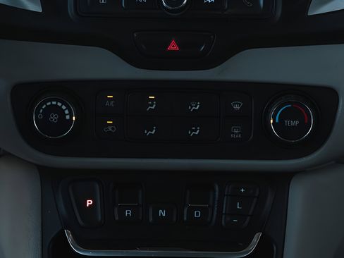 Used 2019 GMC Terrain SLE FWD image 22