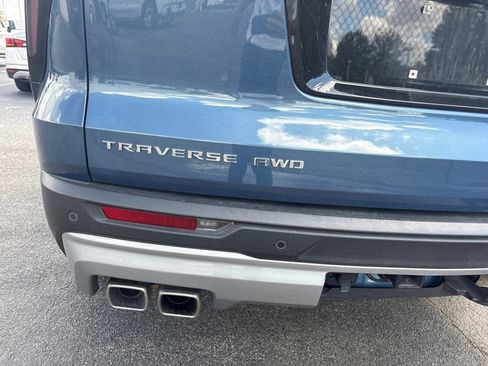 Used 2025 Chevrolet Traverse LT AWD/4WD image 5