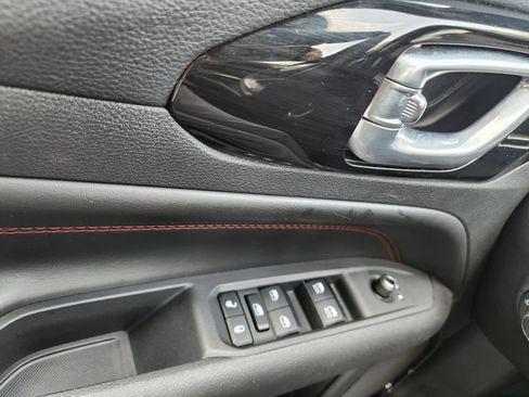 Used 2025 Jeep Compass Trailhawk AWD/4WD image 17