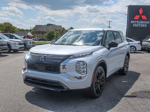 New 2026 Mitsubishi Outlander LE AWD/4WD image 6