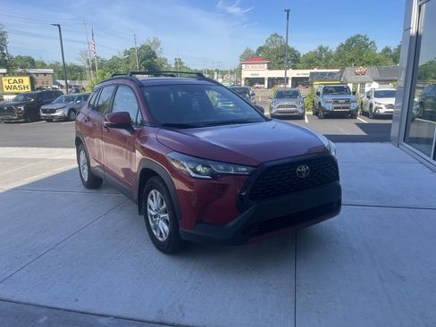 Certified 2023 Toyota Corolla Cross LE AWD/4WD image 2
