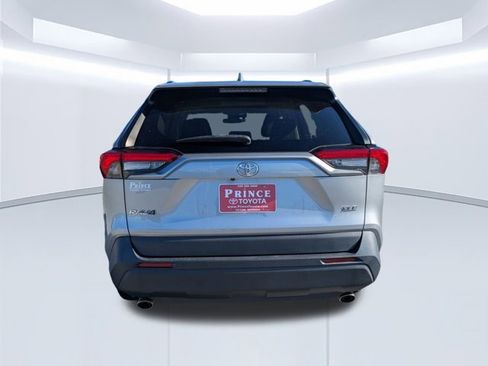 Used 2021 Toyota RAV4 XLE Premium image 4