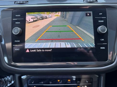 Used 2022 Volkswagen Tiguan SE AWD/4WD image 18