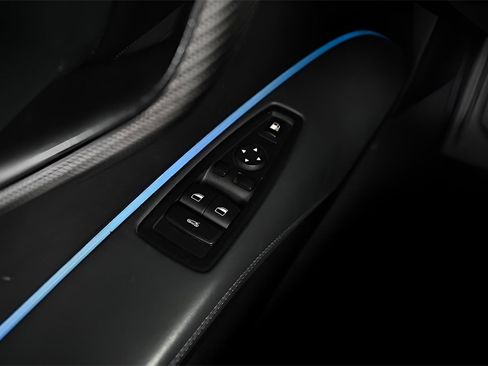 Used 2019 BMW i8 Roadster image 19