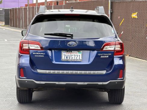 Used 2017 Subaru Outback 2.5i Limited AWD/4WD image 6