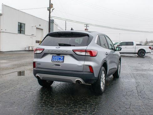 Used 2022 Ford Escape SE w/ Cold Weather Package image 4