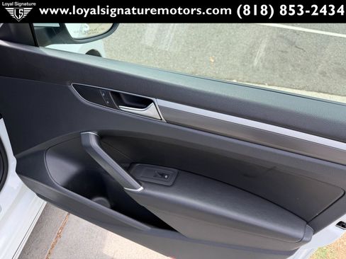Used 2018 Volkswagen Passat 2.0T R-Line w/ R-Line Lighting Package FWD image 34