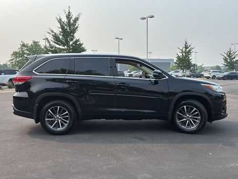 Used 2018 Toyota Highlander XLE AWD/4WD image 9