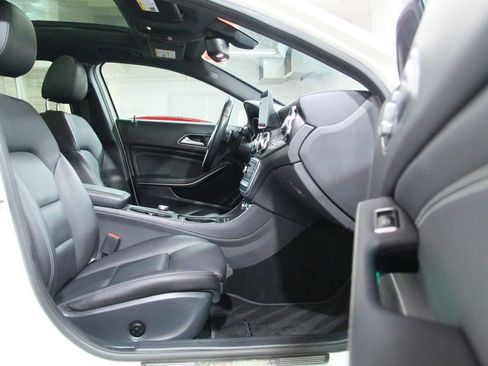 Certified 2019 Mercedes-Benz GLA 250 4MATIC image 21