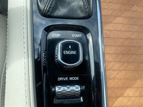 Used 2016 Volvo XC90 T6 Inscription w/ Vision Package image 40