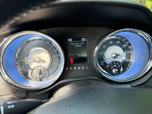 Used 2011 Chrysler 300 Limited RWD image 42