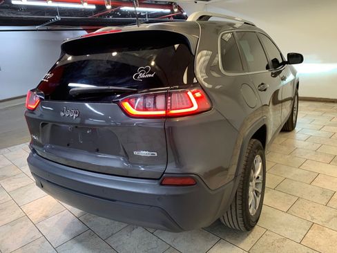 Used 2019 Jeep Cherokee Latitude Plus AWD/4WD image 8