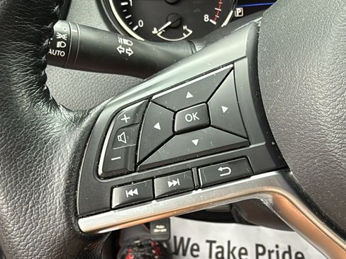 Used 2020 Nissan Rogue SV image 10