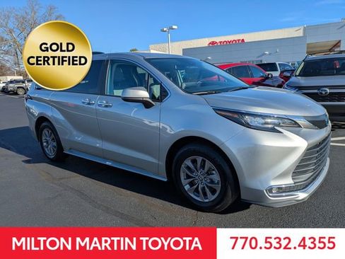Certified 2024 Toyota Sienna XLE image 2