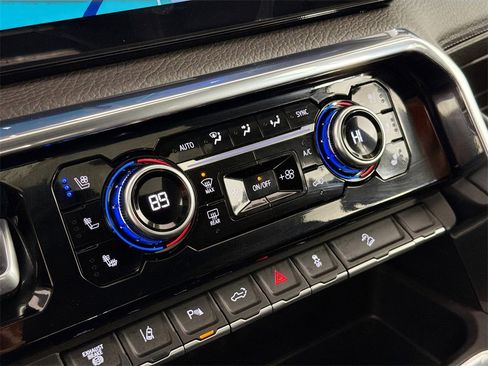 Used 2025 GMC Sierra 2500 Denali w/ Denali Reserve Package image 16