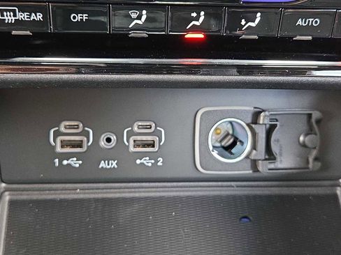 New 2025 Jeep Grand Cherokee Laredo X w/ Luxury Tech Group I image 31