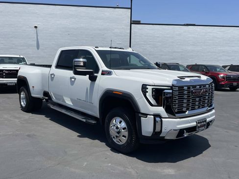 New 2026 GMC Sierra 3500 Denali w/ Technology Package AWD/4WD image 3