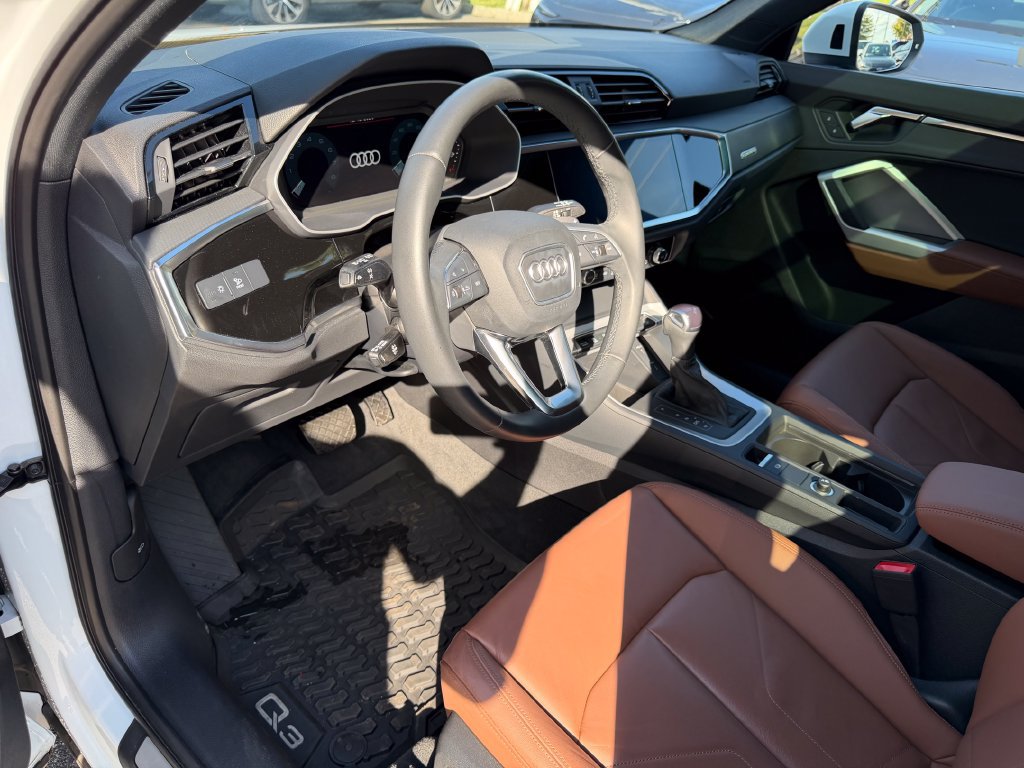 Used 2023 Audi Q3 2.0T Premium w/ Convenience Package AWD/4WD image 16