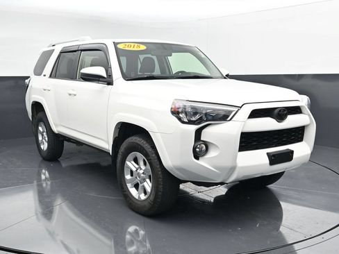 Used 2018 Toyota 4Runner SR5 AWD/4WD image 2