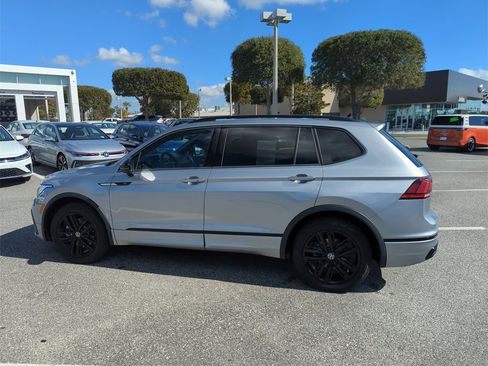 Used 2022 Volkswagen Tiguan SE R-Line image 10