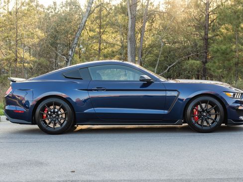 Used 2018 Ford Mustang Shelby GT350 w/ Convenience Package RWD image 3