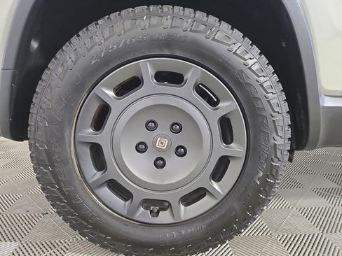 Used 2025 Rivian R1S Adventure AWD/4WD image 12
