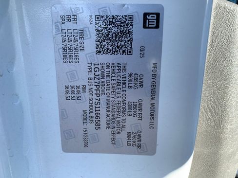 Used 2025 GMC Savana 3500 LT w/ LT Preferred Equipment Group image 28