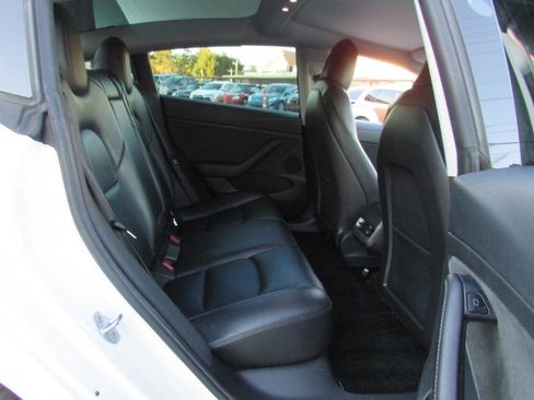 Used 2021 Tesla Model 3 Standard Range Plus image 24