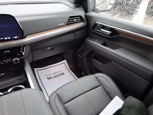 Used 2025 Chevrolet Tahoe High Country image 21