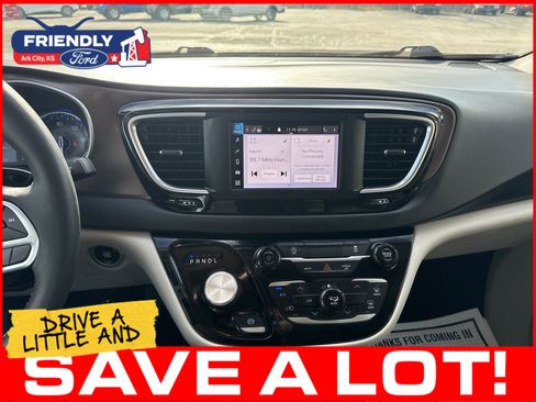 Used 2023 Chrysler Voyager LX FWD image 33