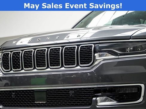 Used 2024 Jeep Wagoneer L Series II w/ Flexible Seating Group AWD/4WD image 2