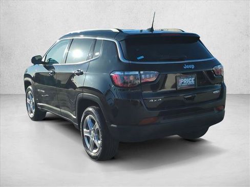 Used 2023 Jeep Compass Latitude AWD/4WD image 8