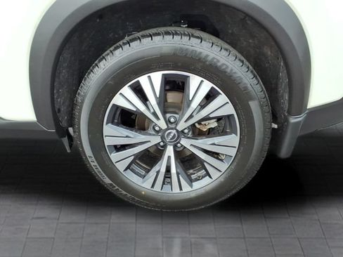 Used 2023 Nissan Rogue SV AWD/4WD image 9