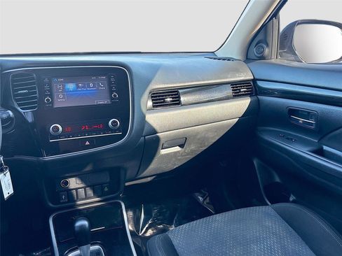 Used 2020 Mitsubishi Outlander ES image 25