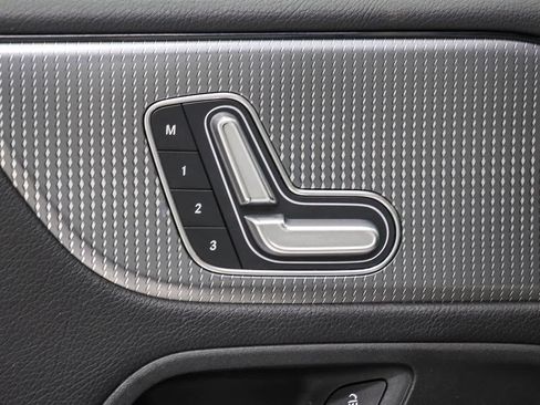 Used 2022 Mercedes-Benz GLB 250 4MATIC image 20