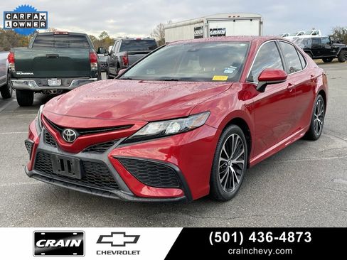 Used 2021 Toyota Camry SE image 3