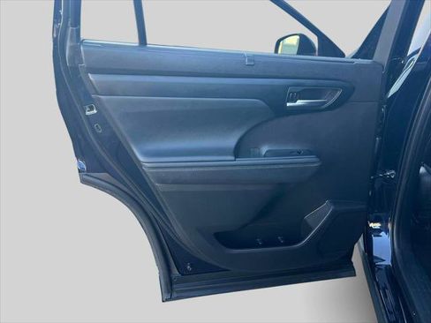 Certified 2023 Toyota Highlander XLE image 16