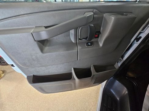 Used 2016 Chevrolet Express 3500 LT w/ LT Preferred Equipment Group image 20