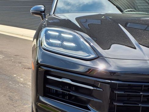 New 2025 Porsche Cayenne image 34