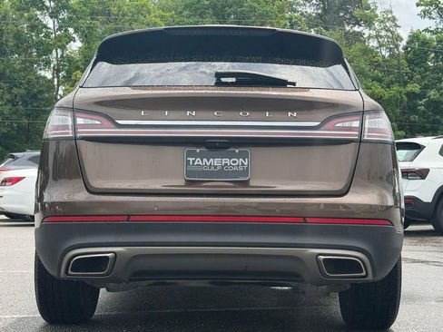 Used 2022 Lincoln Nautilus FWD w/ Premium Package image 3