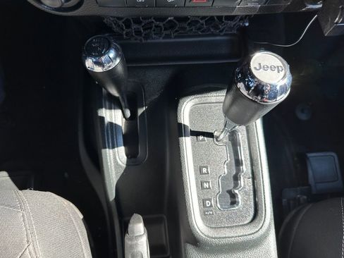 Certified 2018 Jeep Wrangler Sahara w/ Dual Top Group image 17