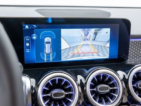 New 2025 Mercedes-Benz GLB 250 4MATIC image 25