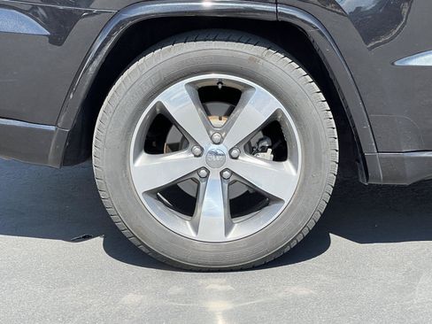 Used 2015 Jeep Grand Cherokee Overland w/ Advanced Technology Group AWD/4WD image 15