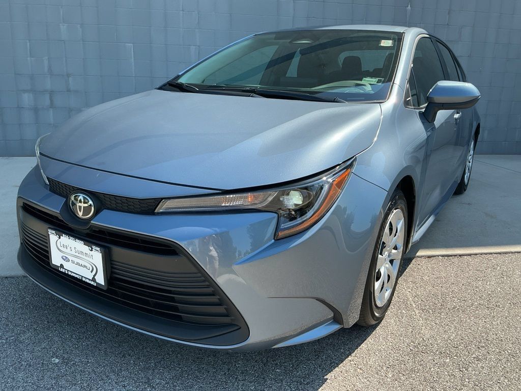 Used 2026 Toyota Corolla LE FWD image 2