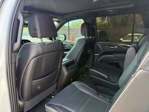 Used 2023 Cadillac Escalade Premium Luxury AWD/4WD image 11