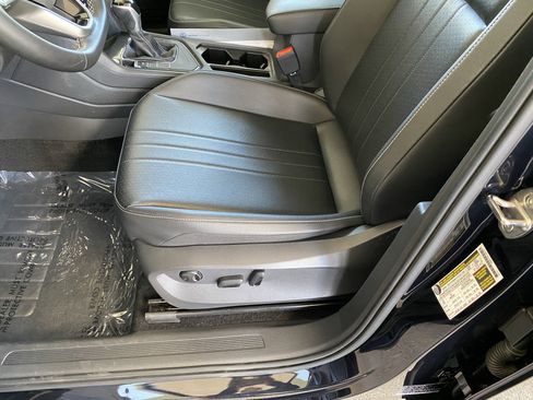 Certified 2022 Volkswagen Tiguan SE w/ Panoramic Sunroof Package FWD image 13