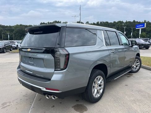 New 2026 Chevrolet Suburban Premier image 11