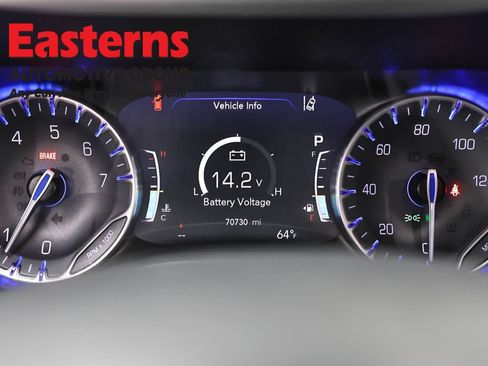 Used 2023 Chrysler Pacifica Touring-L FWD image 18